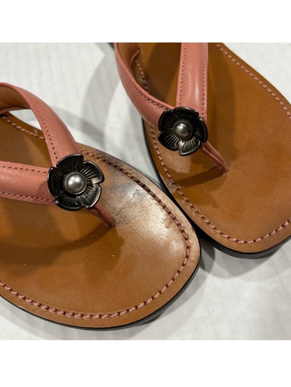 COACH TEA ROSE LEATHER FLIP FLOP - Picture 2 of 13
